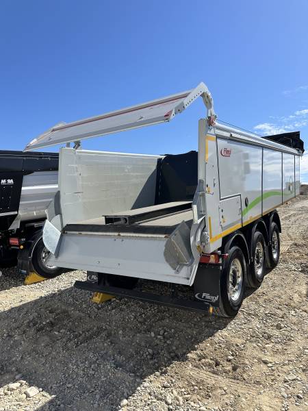 Location de benne TP à fond poussoir pour tous vos travaux d'enrobés sur autoroute ou en localisation délicate à Lyon 